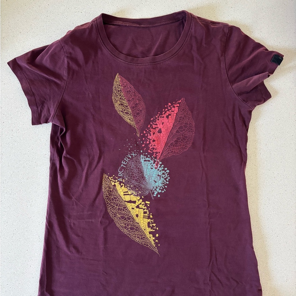 Arc'teryx Burgundy Tee with Artistic Leaf Design - Picture 1 of 4